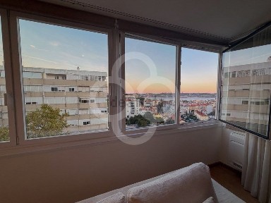 Arrendamento de apartamento T3 na Rua Zacarias de Aça, 2