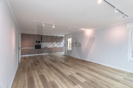 Arrendamento de apartamento T2 na Rua Professor Mark Athias s/n