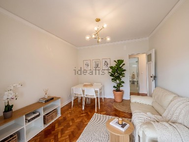Arrendamento de apartamento T2 na Rua Almeida e Sousa, 1