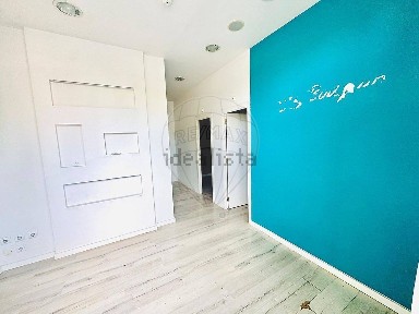 Arrendamento de espaço comercial na Rua Francisco Lyon de Castro