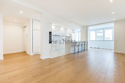 Arrendamento de apartamento T2 na Rua Alfredo Soares
