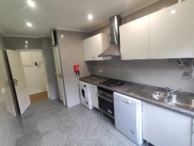 Apartamento T4 sujeito a propostas