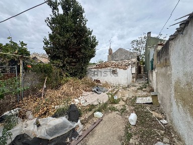 Moradia geminada à venda na Rua do Vale Formoso de Cima