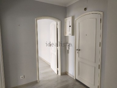 Arrendamento de apartamento T1 na Estrada Alapraia