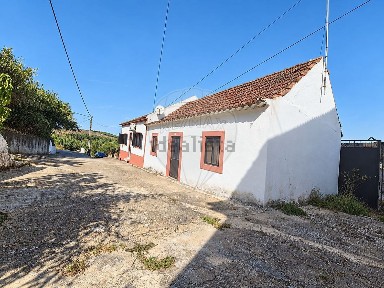 Moradia independente à venda na Rua dos Nobres