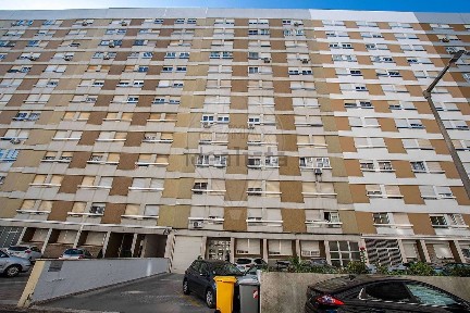 Arrendamento de apartamento T3 na Avenida do Ralis