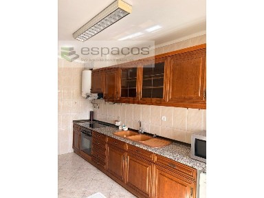 Arrendamento de apartamento T3 na Rua Sport Grupo Sacavenense