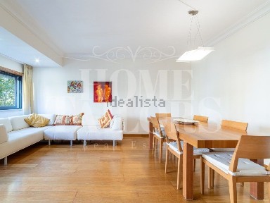 Arrendamento de apartamento T2 na Rua Poeta Bocage