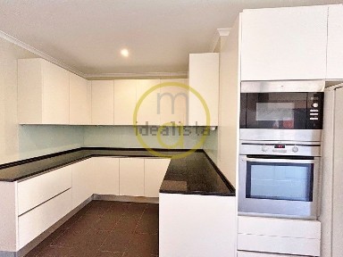 Arrendamento de apartamento T4 na Avenida de Roma