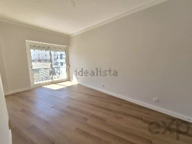 Arrendamento de apartamento T5 na Rua Visconde de Seabra