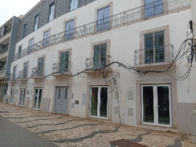 Arrendamento de espaço comercial na Rua Cândido dos Reis, 58