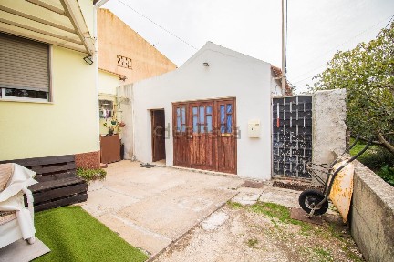 Moradia geminada à venda na Rua Marreca, 45