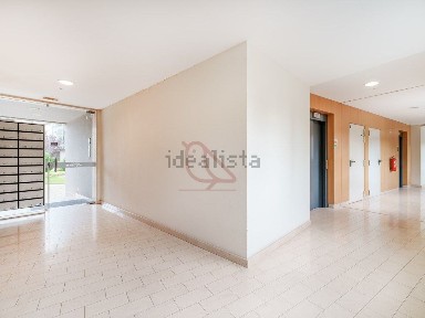 Apartamento T1 à venda na Rua do Alto das Nogueiras