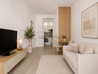 Apartamento T2 à venda na Rua Centieira, 27