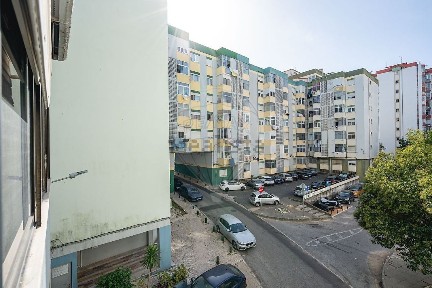 Apartamento T1 à venda na Avenida Manuel Alpedrinha