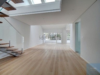 Apartamento T3 à venda na Avenida Engenheiro Adelino Amaro da Costa, 728