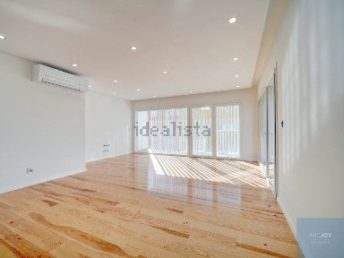 Apartamento T4 à venda na Rua Diogo Cão, 73
