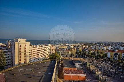 Apartamento T2 à venda na Praça José António Verissímo