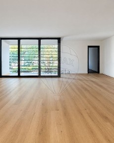 Apartamento T2 à venda na Rua Direita