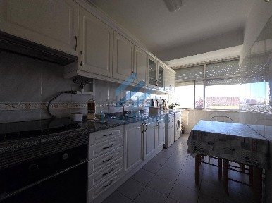 Apartamento T3 à venda na Rua Cidade de Madrid