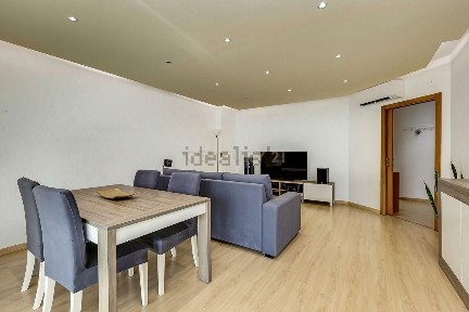 Apartamento T2 à venda na Rua Isabel Magalhães Colaço, 7