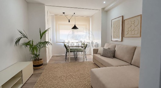 Apartamento T0 à venda na Rua Poeta Acácio Leitão