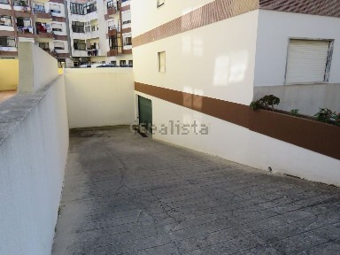 Apartamento T4 à venda na Rua de Vitorino Frois, 17
