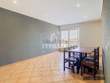 Apartamento T2 à venda em Santa Maria e Santo André