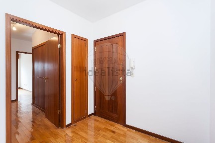 Arrendamento de apartamento T3 na Rua João H. Ulrich