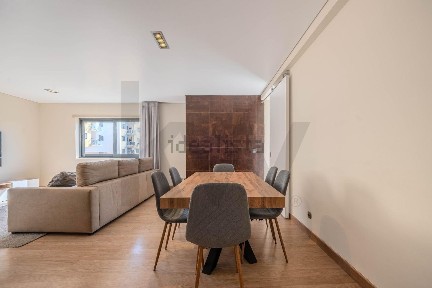 Apartamento T3 à venda na Avenida 25 de Abril s/n
