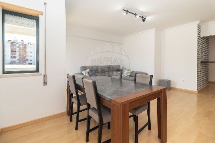 Apartamento T3 à venda na Rua Afonso Domingues