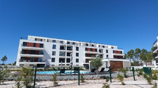 Apartamento T3 à venda na Avenida José Cardoso Pires, 6