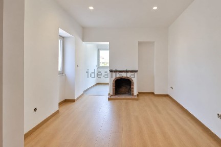 Apartamento T2 à venda na Rua Arcebispo Pereira Bilhano