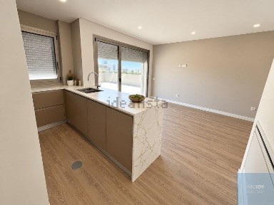 Apartamento T3 à venda na Rua Eça de Queiróz, 90