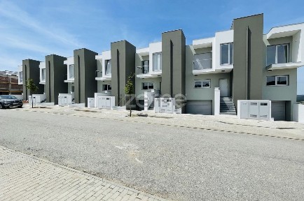 Moradia em banda à venda na Rua da Belavista, 219