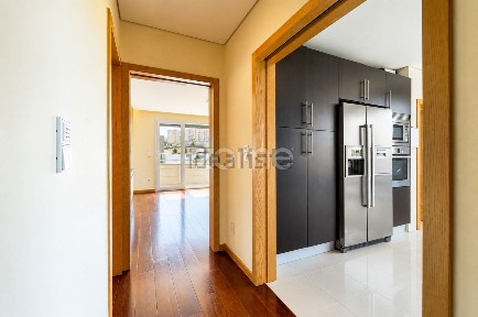 Apartamento T3 à venda na Rua de Raimundo de Carvalho, 842