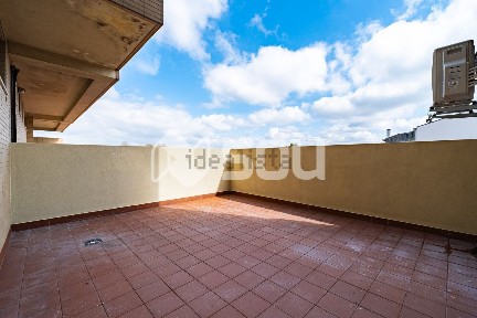 Apartamento T2 à venda na São Roque da Lameira