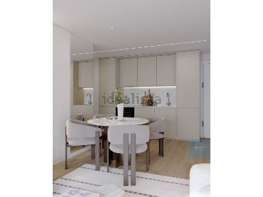 Apartamento T1 à venda na Rua Roberto Ivens, 734