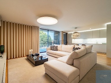 Apartamento T4 à venda na Rua de Chãs, 16