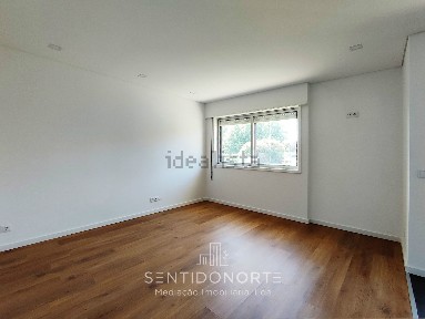 Apartamento T2 à venda na Rua Padre Rebelo da Costa, 54