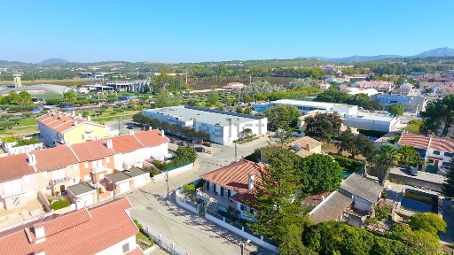 Moradia independente à venda na Vila Nogueira de Azeitão