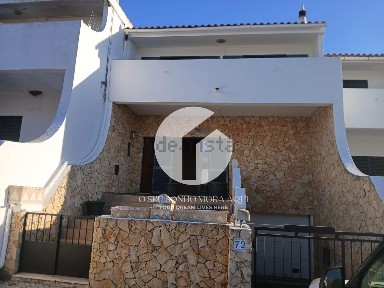 Moradia geminada à venda na Rua Sidónio D'Almeida