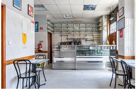 Espaço comercial à venda no Largo Cruz da Era