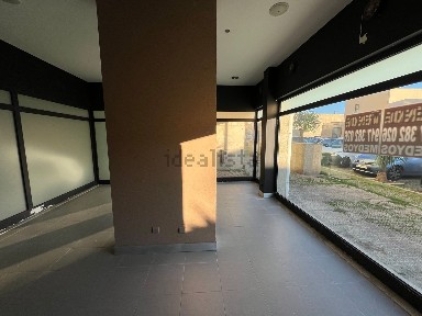 Arrendamento de espaço comercial na Rua Luísa Neto Jorge, 211