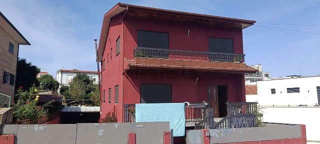Moradia independente à venda em Vila Cova da Lixa e Borba de Godim