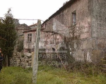 Moradia independente à venda na Travessa de Arestim