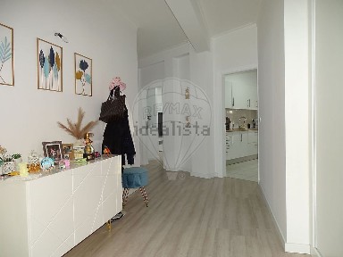 Apartamento T3 à venda na Rua Doutor Sebastião Alcântara