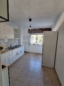 Arrendamento de apartamento T2 na Rua Alfredo Ferraz