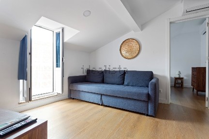 Arrendamento de apartamento T2 na Travessa da Madalena, 16