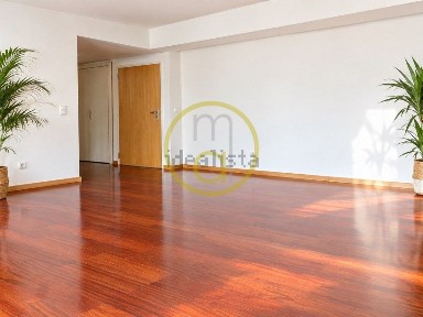 Arrendamento de apartamento T1 na Rua Melo Antunes